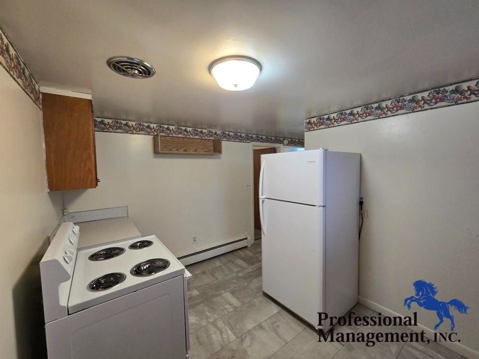 1106 1/2 Alderson Ave - Photo 4 of 10