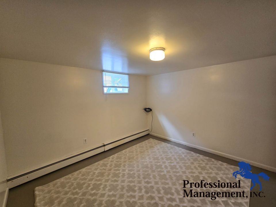 1106 1/2 Alderson Ave - Photo 6 of 10