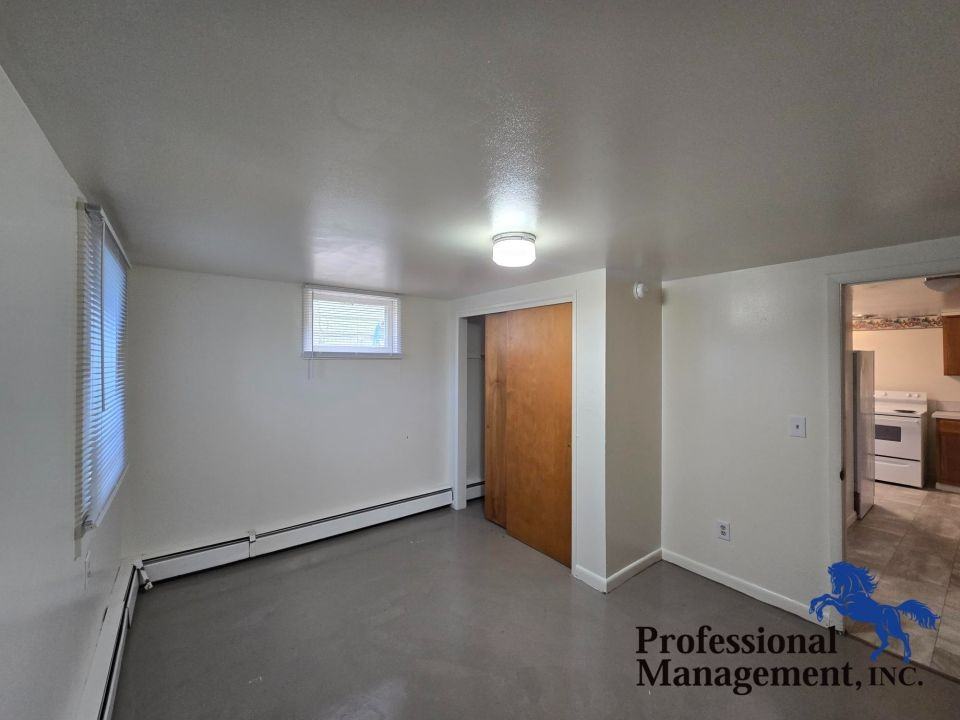 1106 1/2 Alderson Ave - Photo 7 of 10