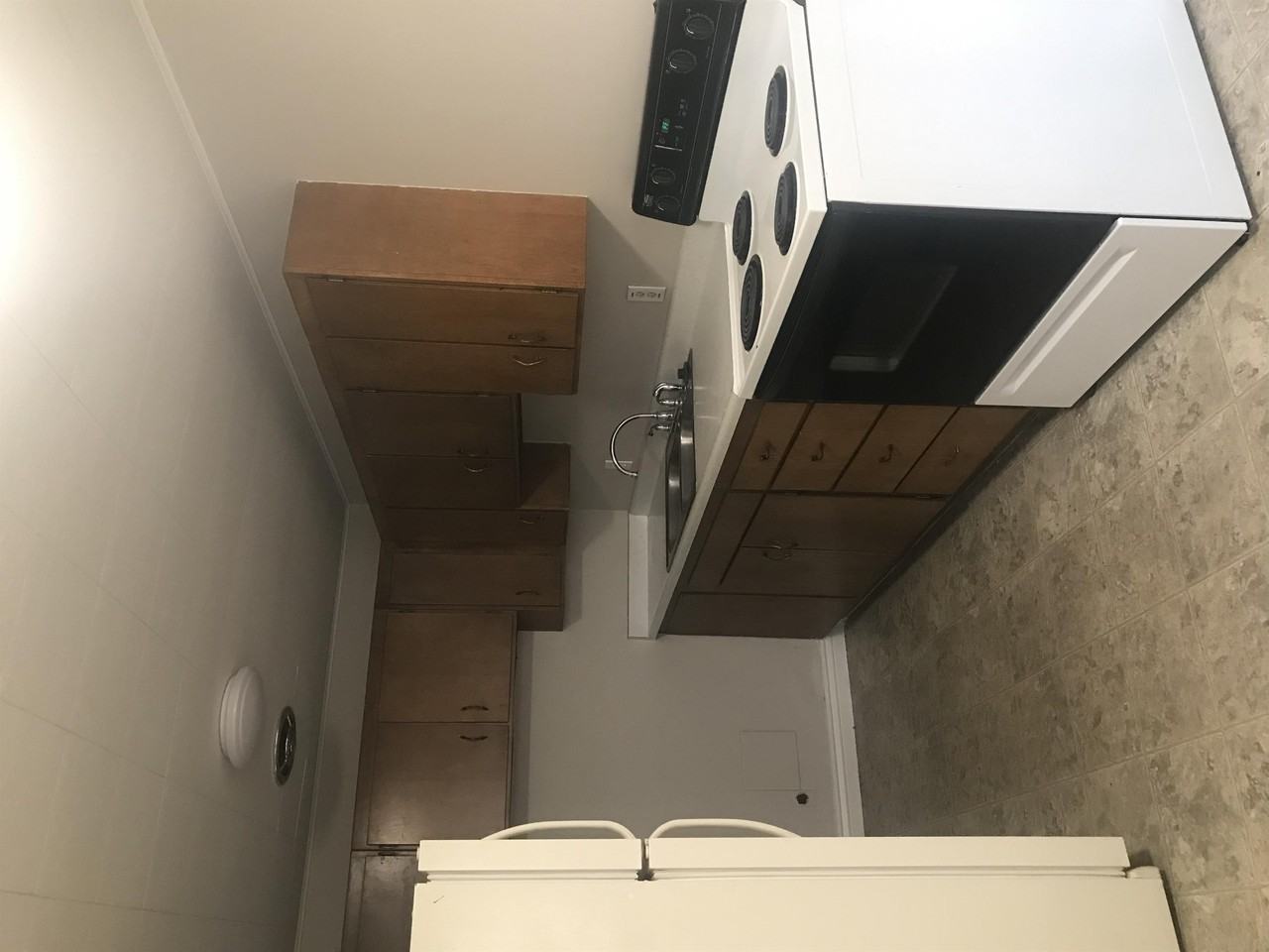 109 Northwest #C - Photo 4 of 32