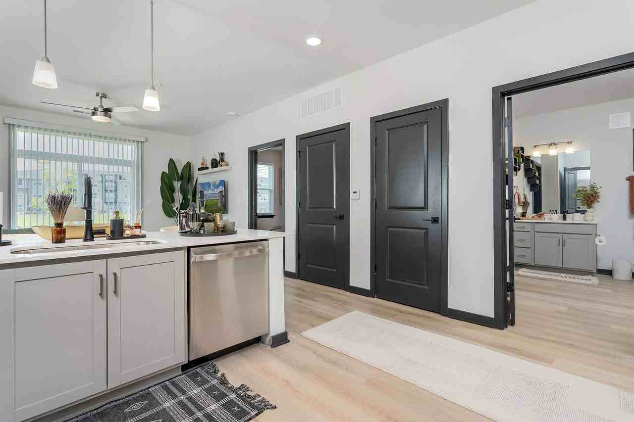 The Flats of River Ridge - Photo 4 of 50