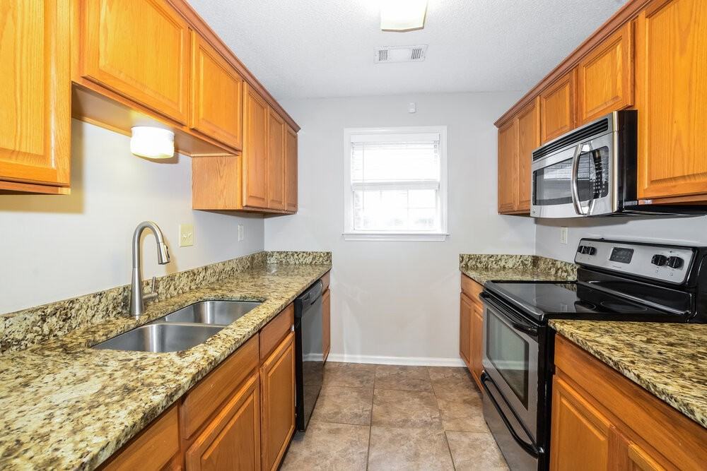 6828 Shorey Ln - Photo 7 of 17