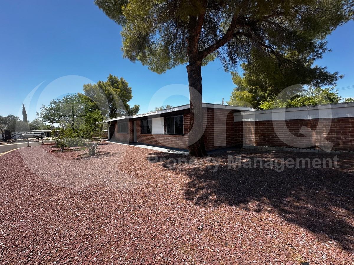 8175 E 20th St - Photo 4 of 30