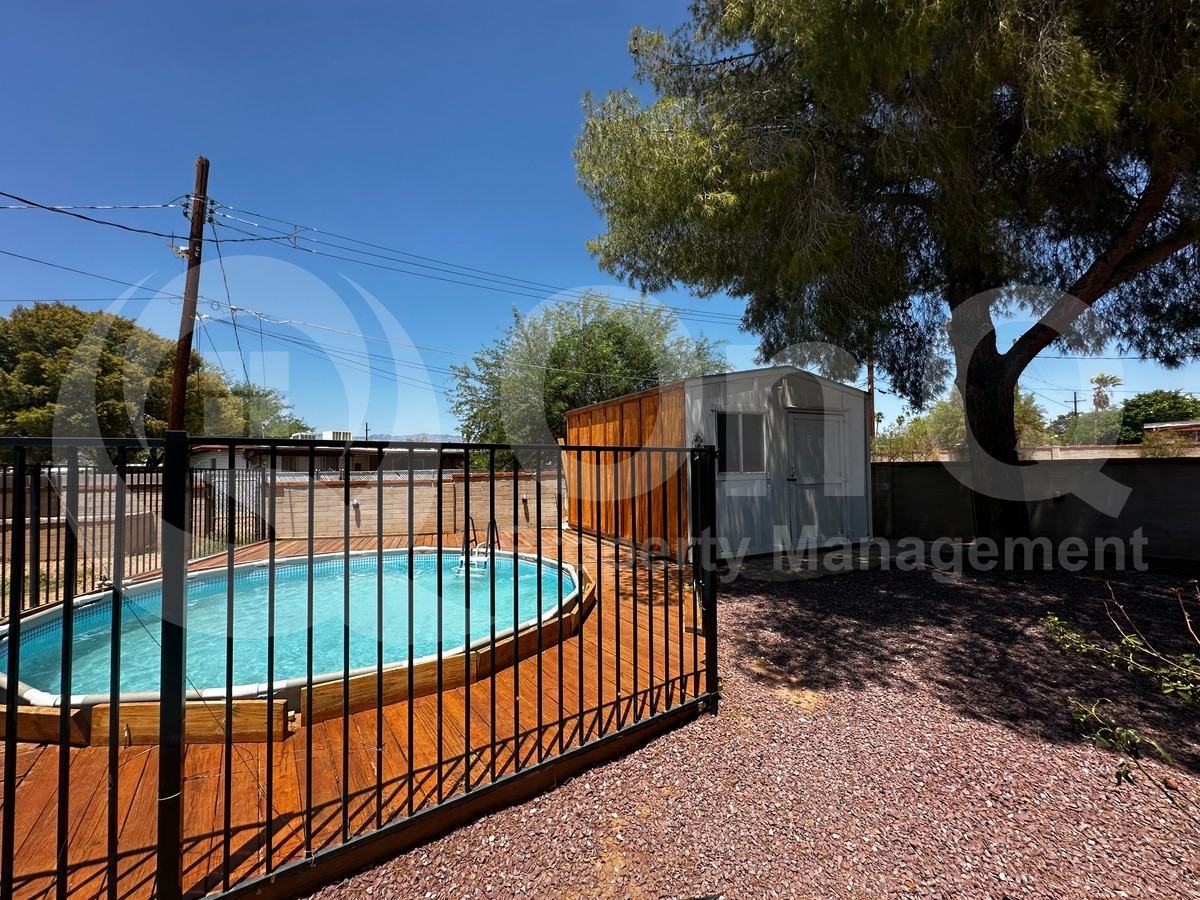 8175 E 20th St - Photo 5 of 30