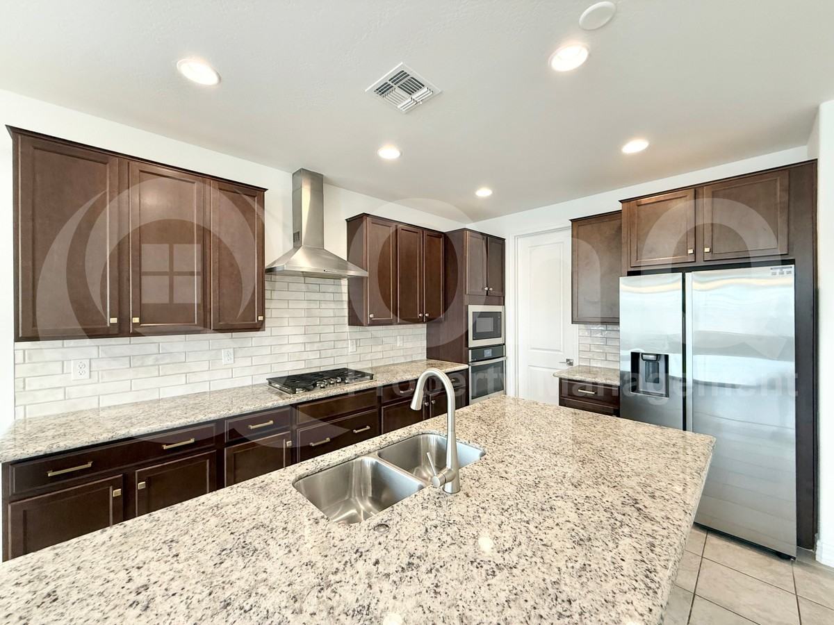 11524 South 53rd Avenue - Photo 3 of 31