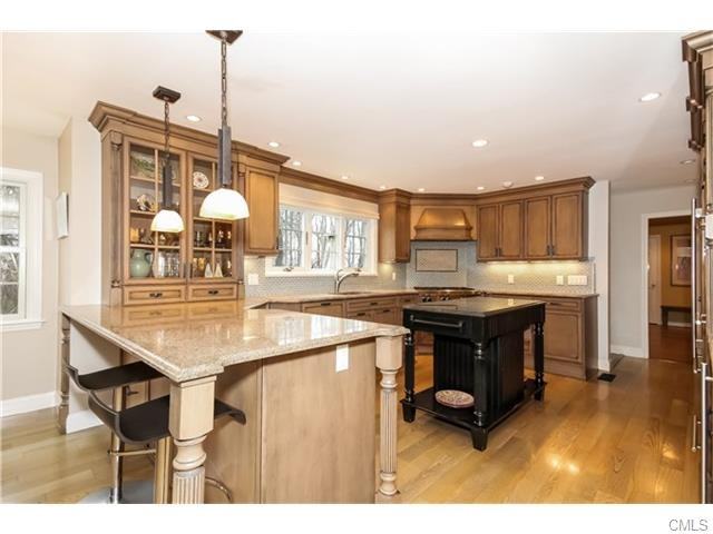 28 Timber Mill Ln - Photo 2 of 25