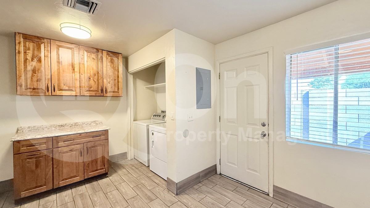 1821 S Jefferson Ave #1 - Photo 5 of 17