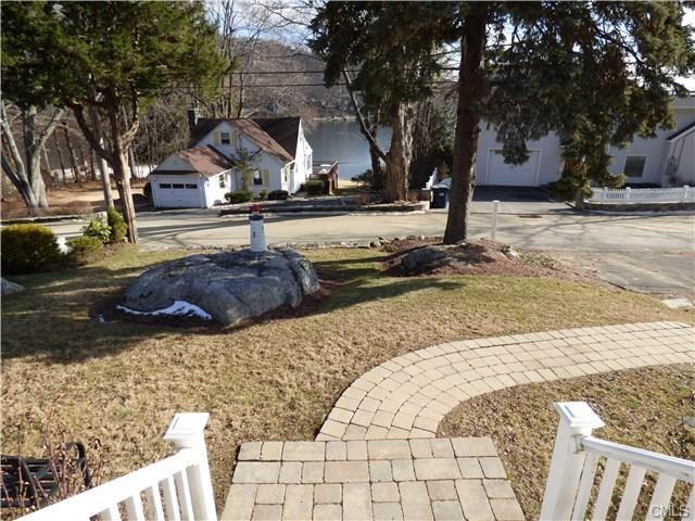 36 Lakeshore Dr N - Photo 2 of 25