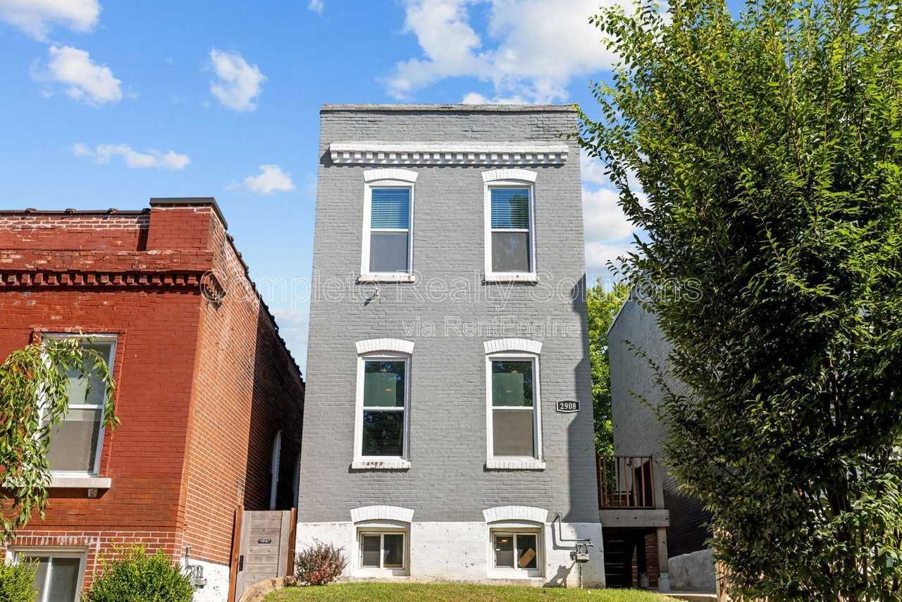 2908 Texas Ave - Photo 2 of 33