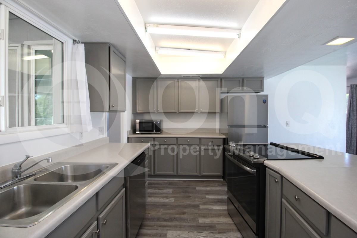 124 East Minton Drive - Photo 4 of 30