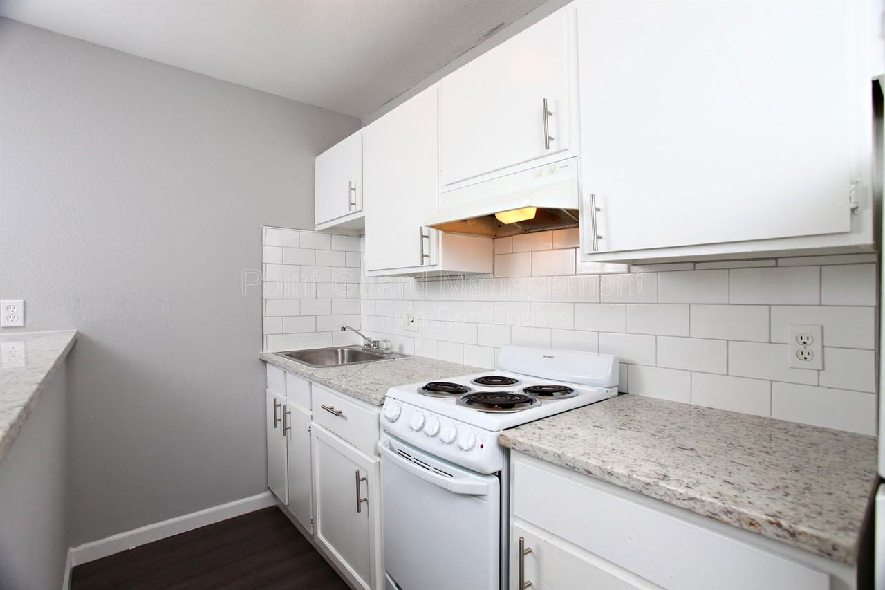 1226 S Longfellow St #210 - Photo 4 of 10