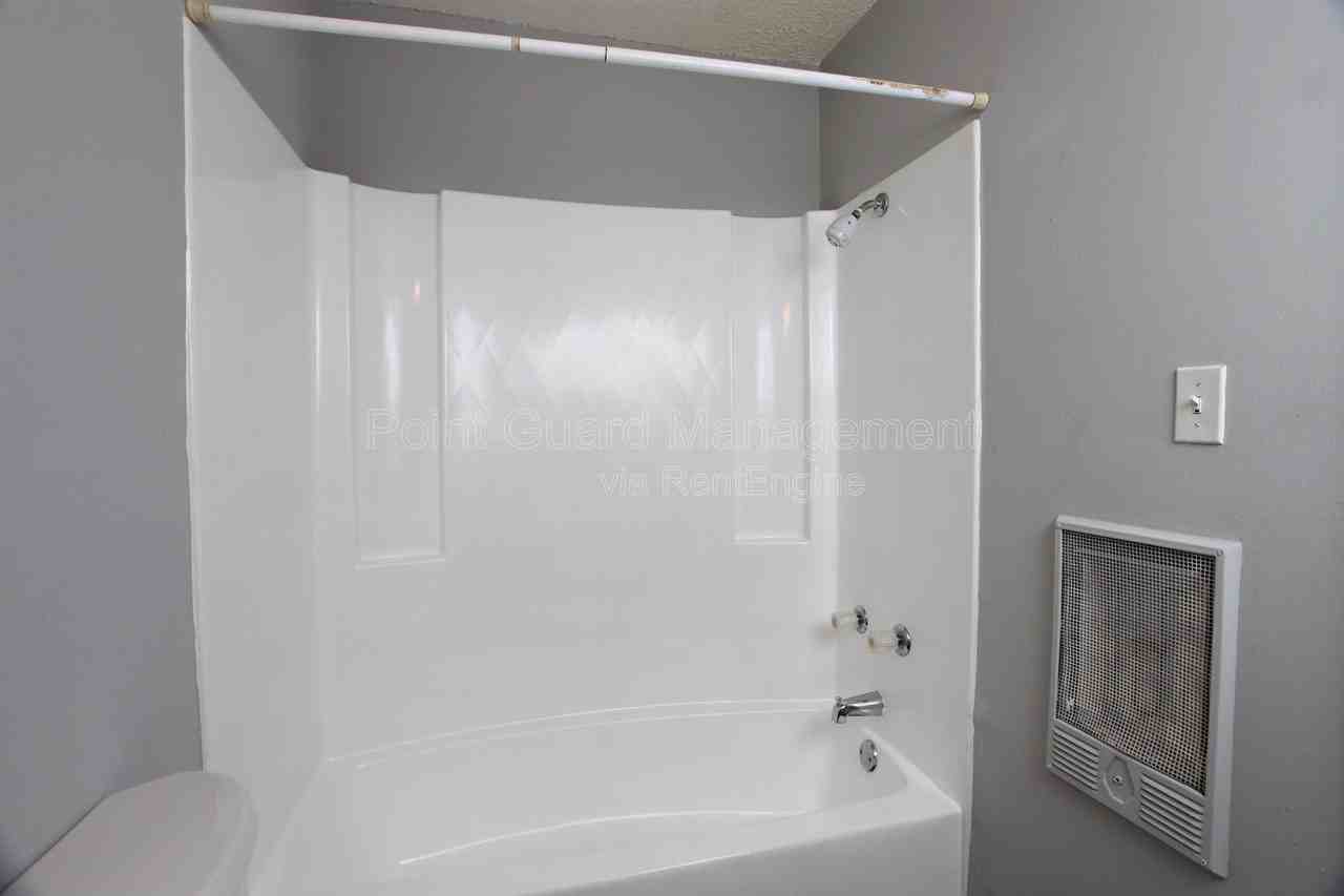 1226 S Longfellow St #210 - Photo 7 of 10