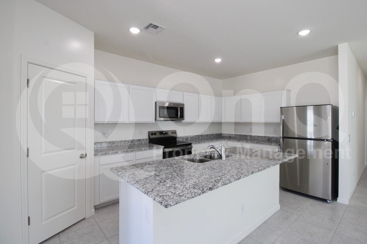 24182 West Hidalgo Avenue - Photo 6 of 27