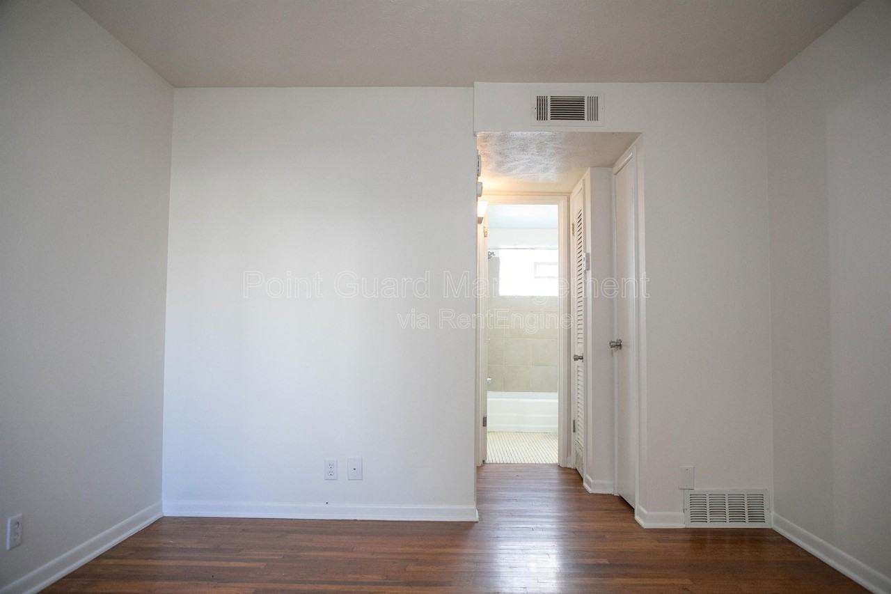 4916 California St #6 - Photo 3 of 15