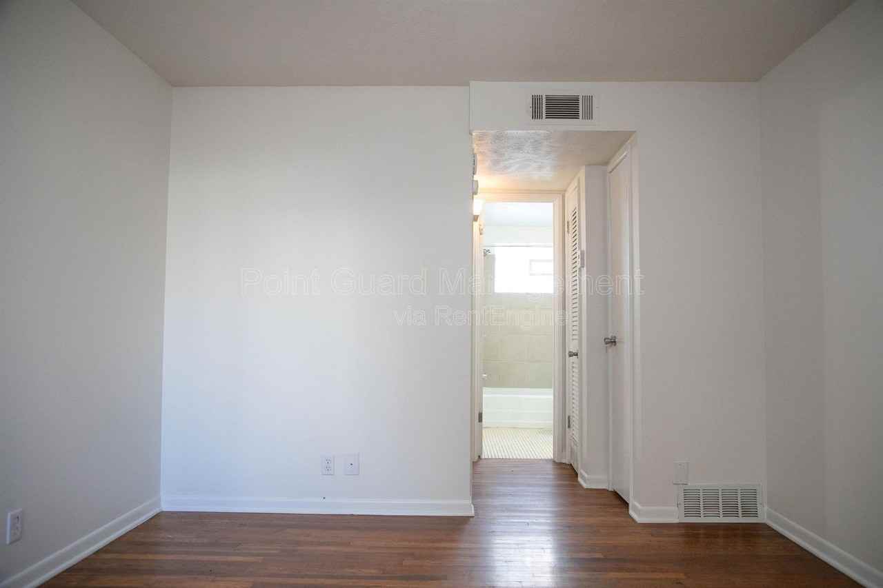 4916 California St #6 - Photo 4 of 15