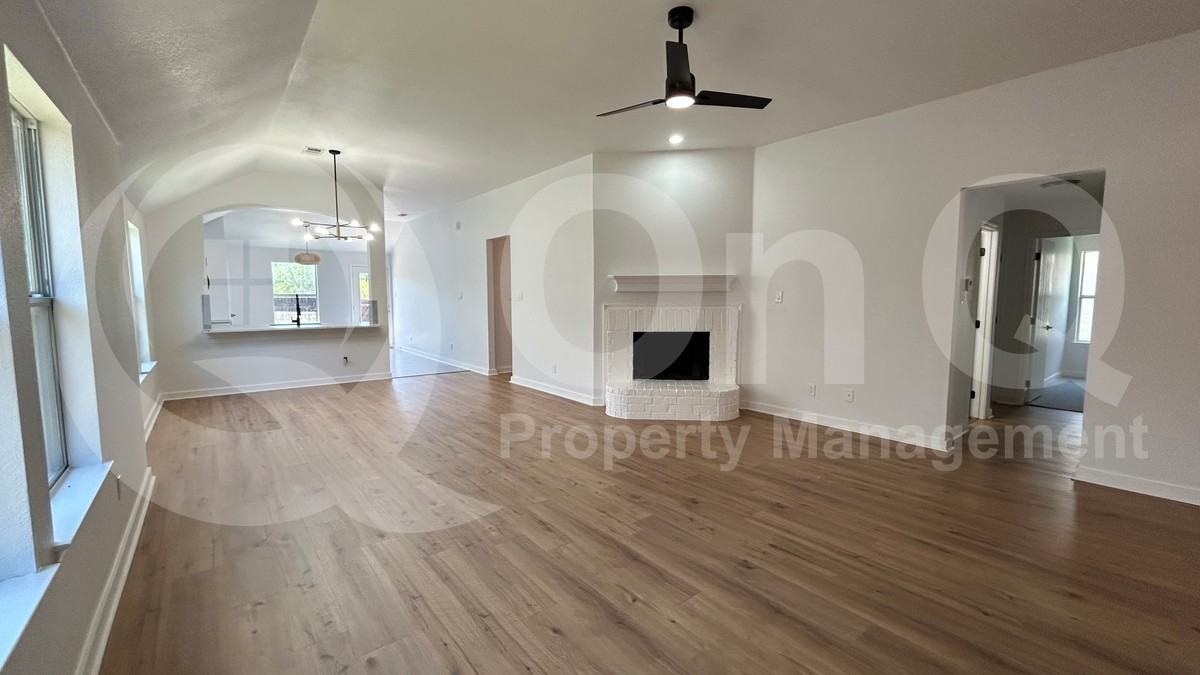 1028 Aviary Drive - Photo 7 of 31