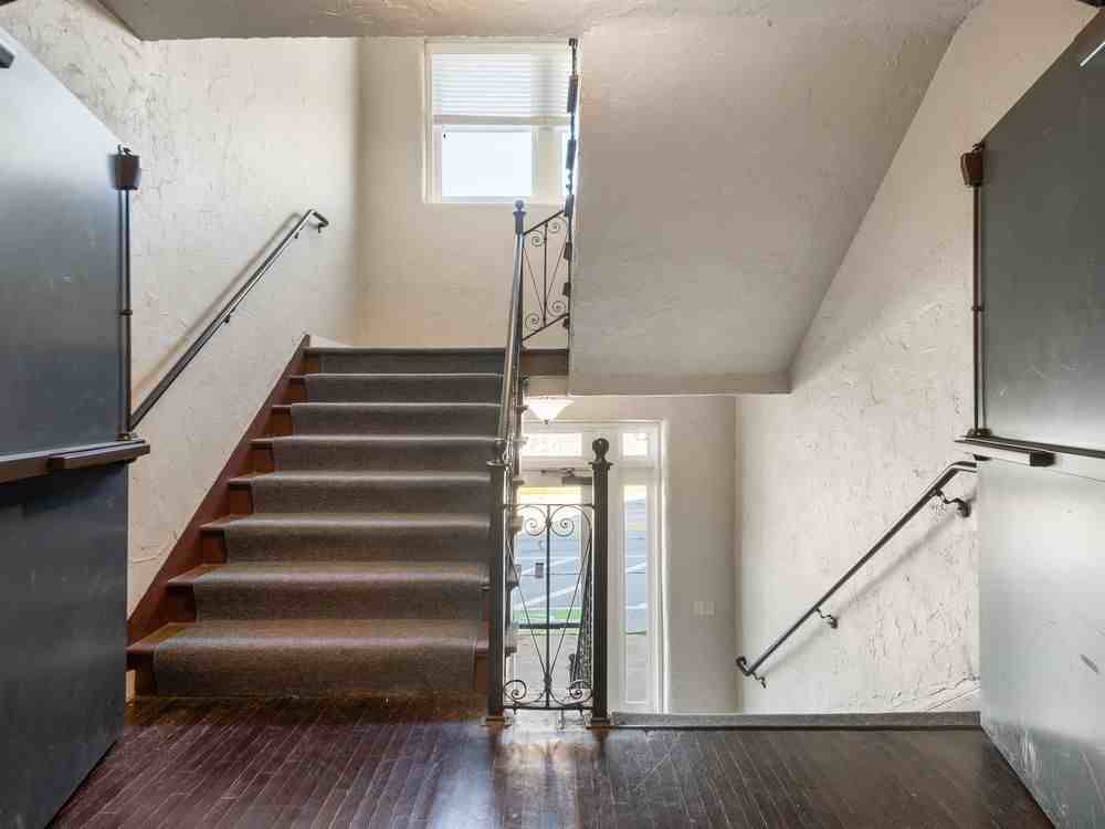 625 S Elgin Ave #208 - Photo 4 of 12