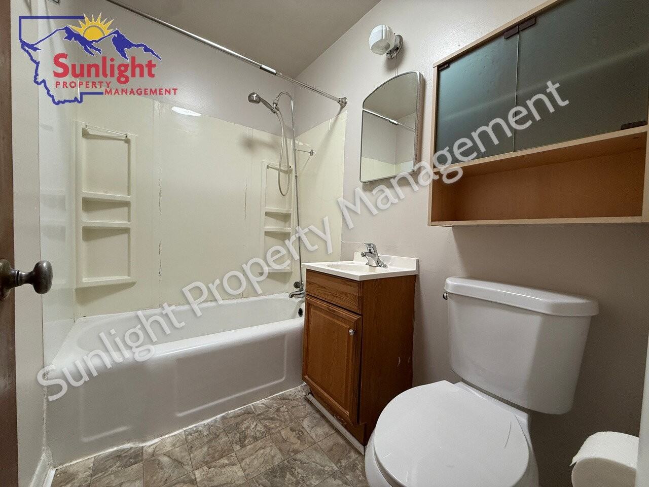 613 W 1st St - Photo 4 of 9