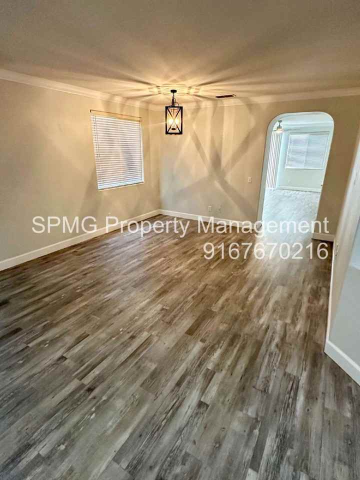 5755 Bridgecross Dr - Photo 3 of 37