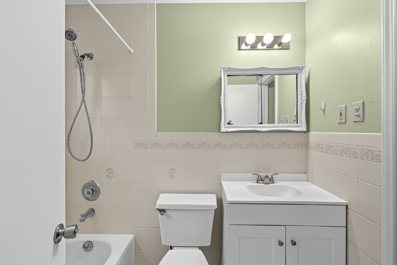 720 Woodburn Rd - Photo 3 of 18