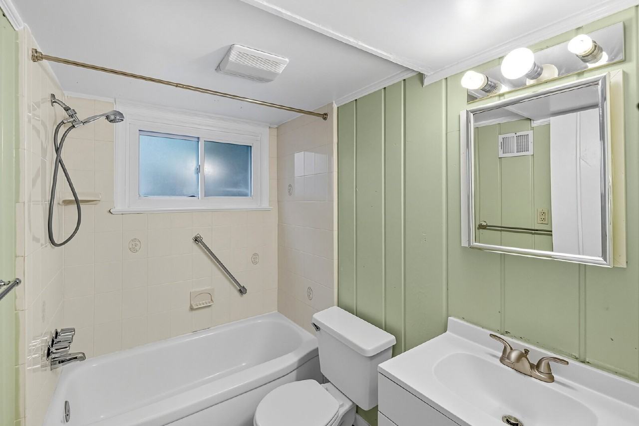 720 Woodburn Rd - Photo 7 of 18