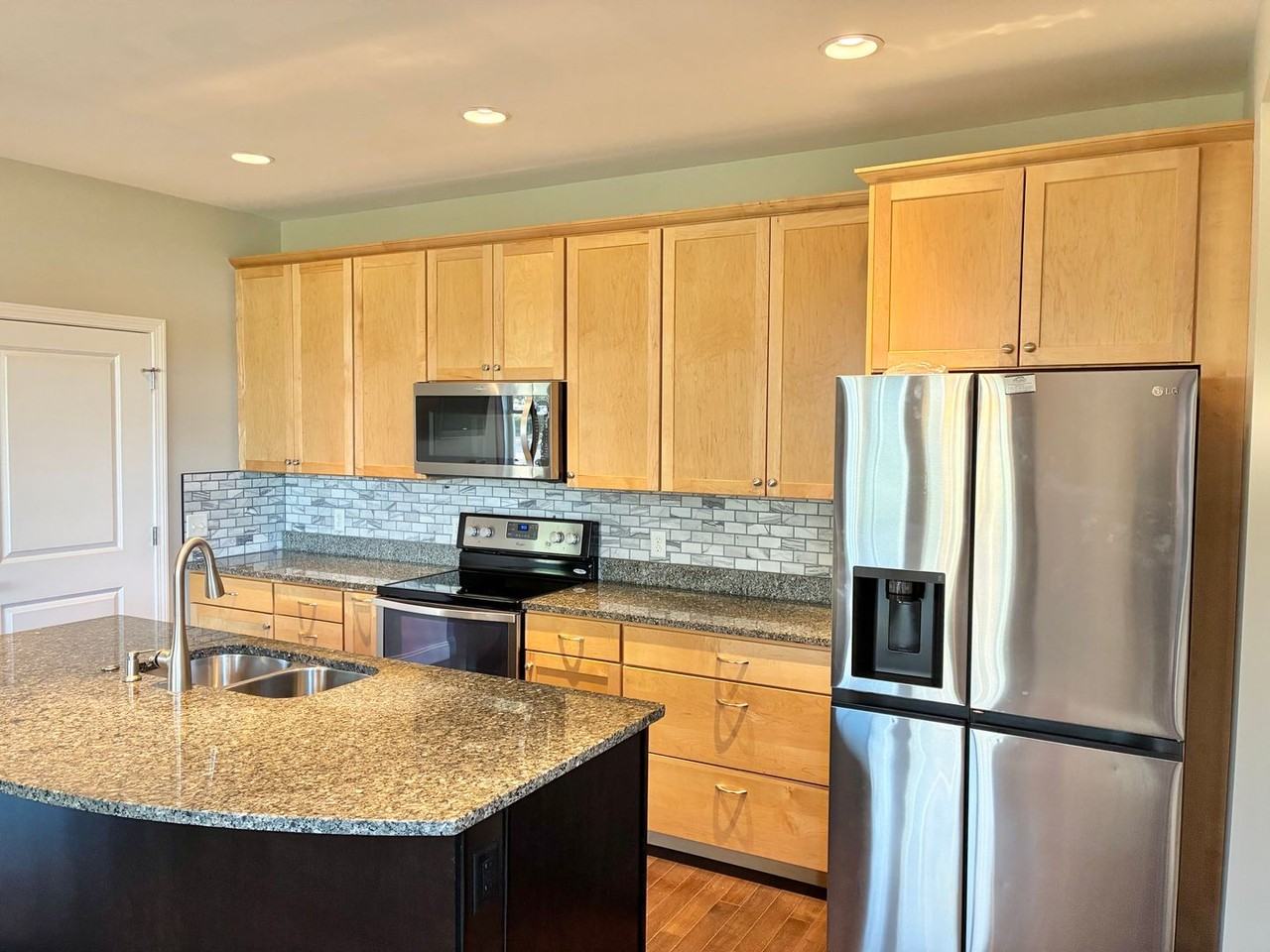 301 Zephyr Rd - Photo 2 of 38