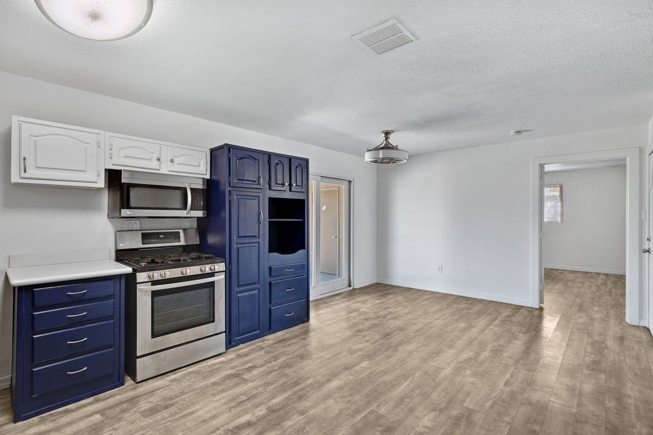 1505 S Beck Ave - Photo 3 of 31