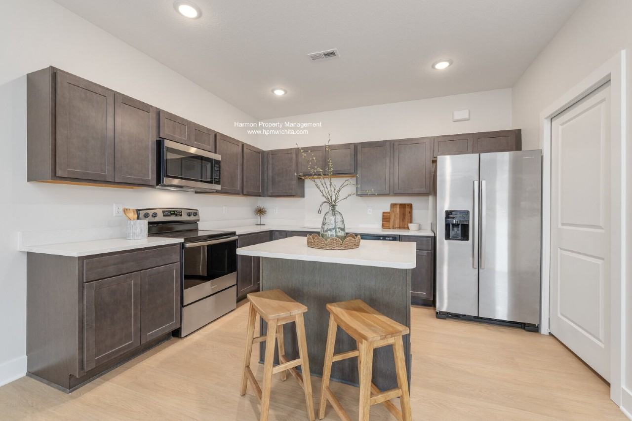 2056 N Reece Ct - Photo 3 of 15