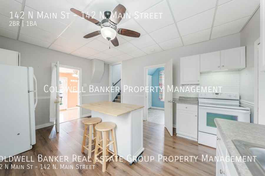 142 N Main St - Photo 3 of 25