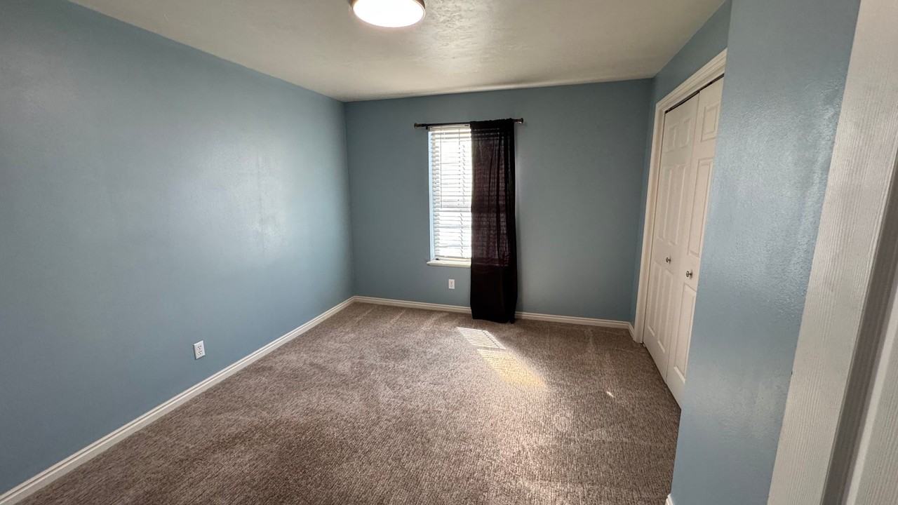 1060 South Orem Boulevard #18 - Photo 3 of 14