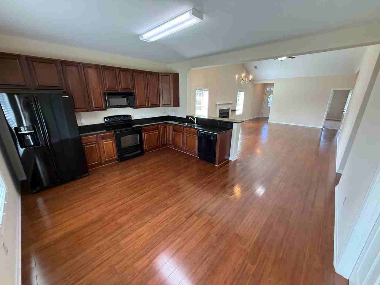 475 Albemarle Ct - Photo 3 of 10