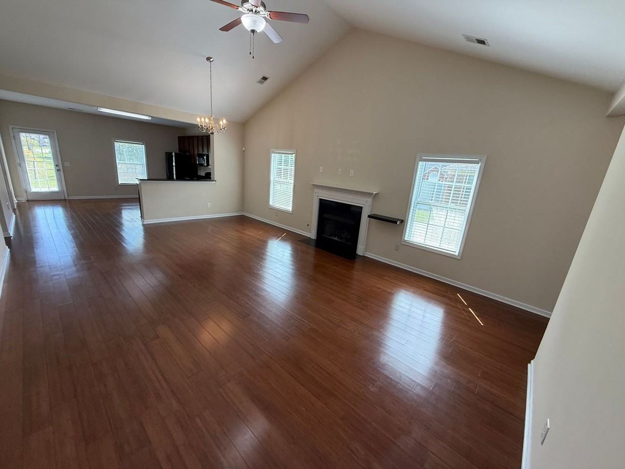 475 Albemarle Ct - Photo 5 of 10