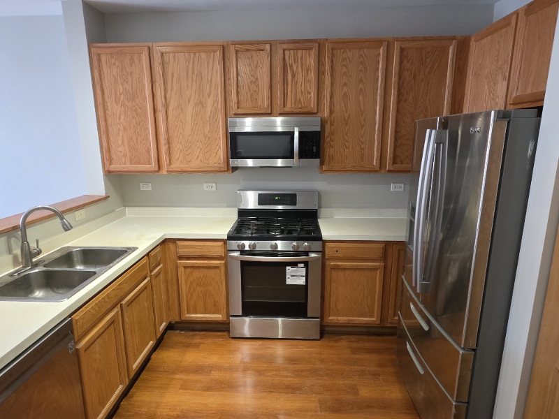 2410 Oneida Ln - Photo 2 of 11