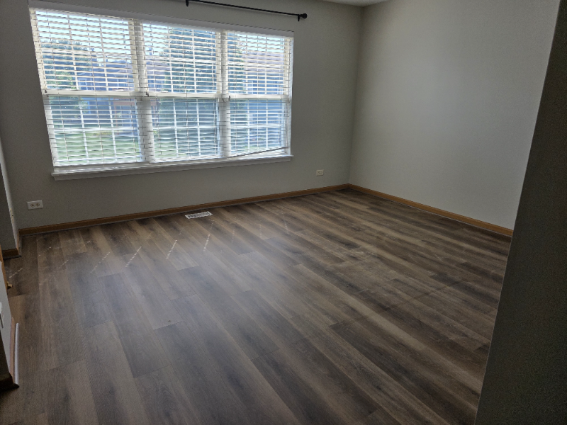 2410 Oneida Ln - Photo 3 of 11