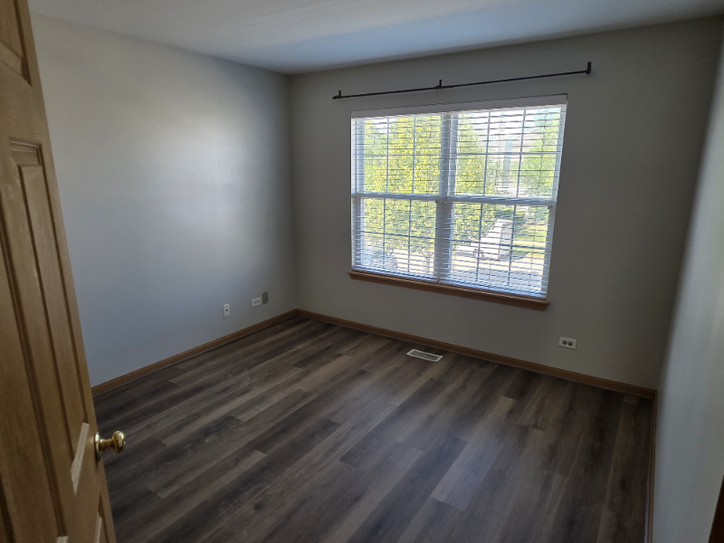 2410 Oneida Ln - Photo 7 of 11