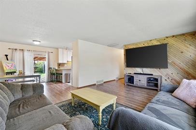 2420 Walnut Ave - Photo 5 of 10