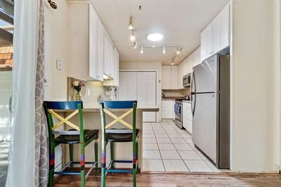 2420 Walnut Ave - Photo 7 of 10