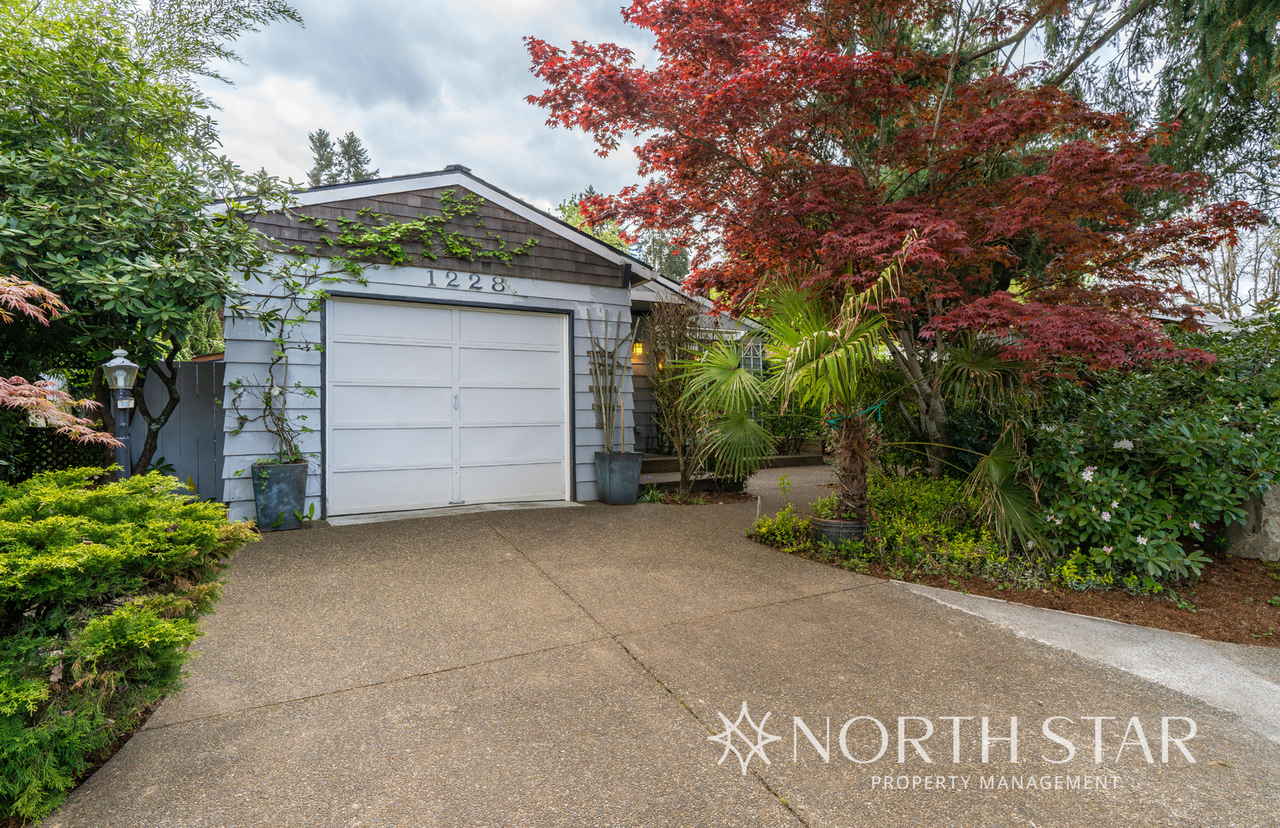 1228 Cedar St - Photo 2 of 33