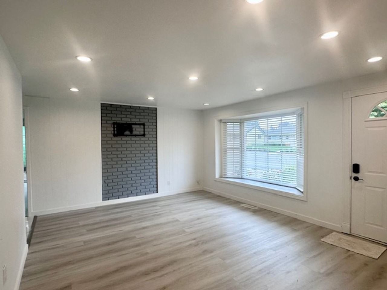 3800 Ne 7th St - Photo 2 of 12