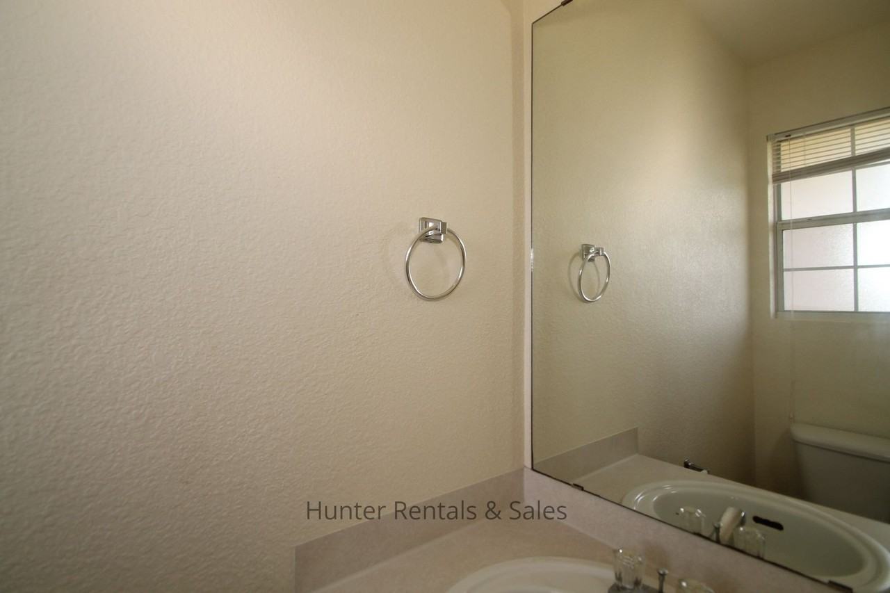 4000 Gus Dr Apt C - Photo 2 of 14