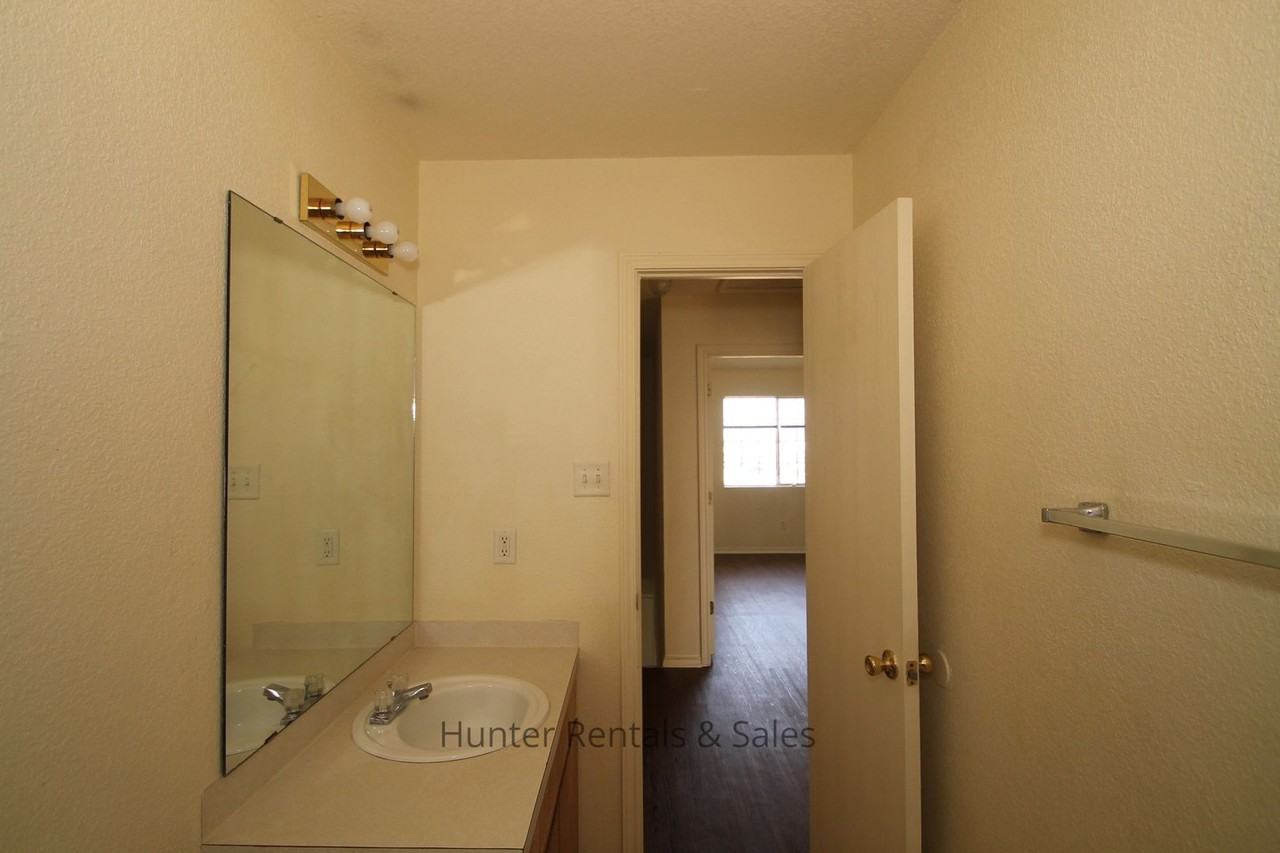 4000 Gus Dr Apt C - Photo 6 of 14