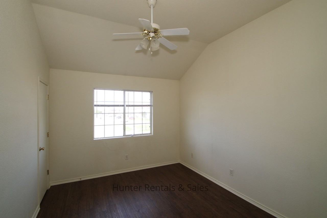 4000 Gus Dr Apt C - Photo 7 of 14