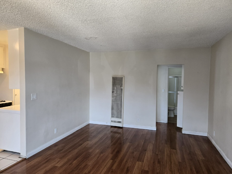 11820 Hart St #5 - Photo 6 of 7