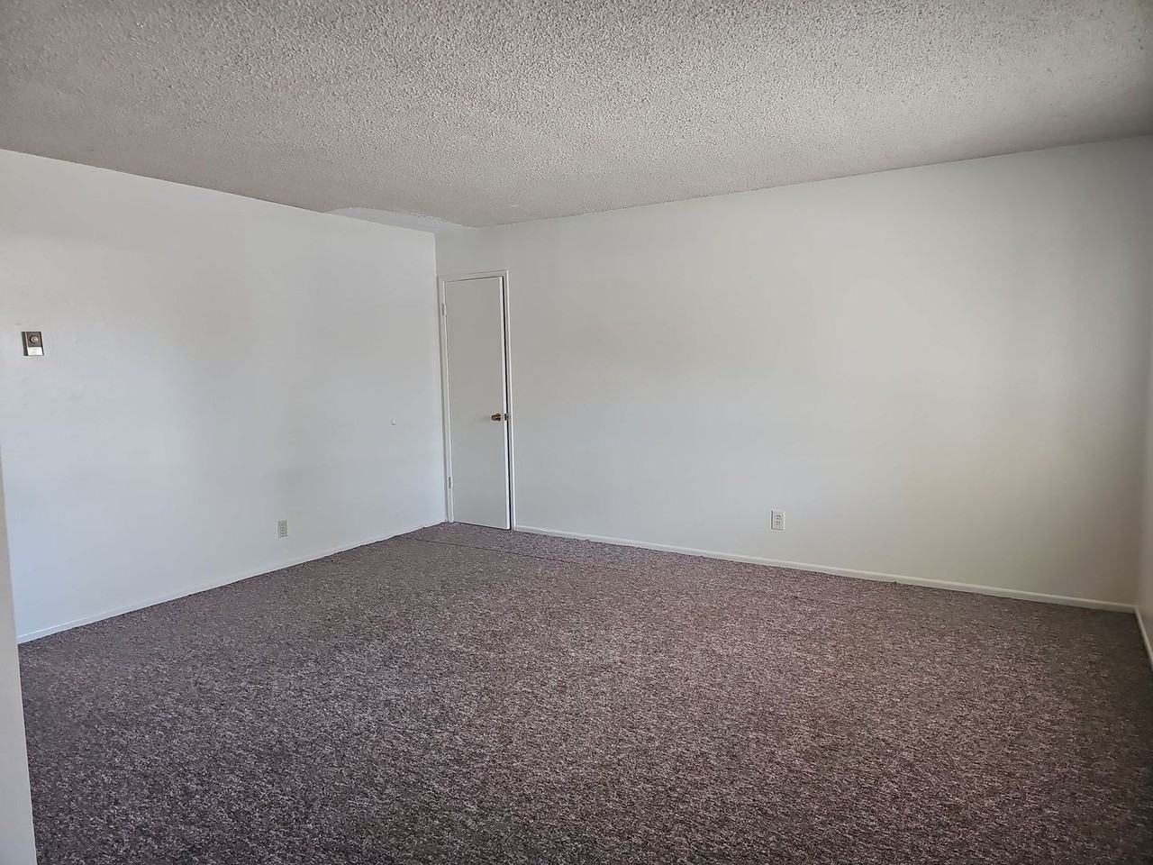 0390 882 Grove St. - Photo 7 of 14