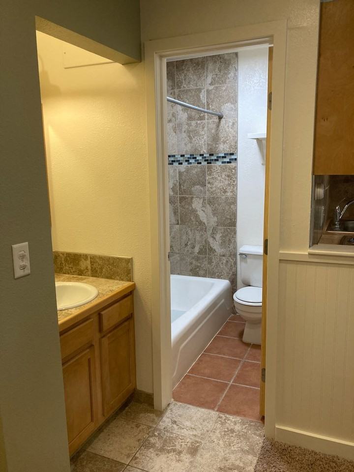 Regency II Apartments - Photo 4 of 35