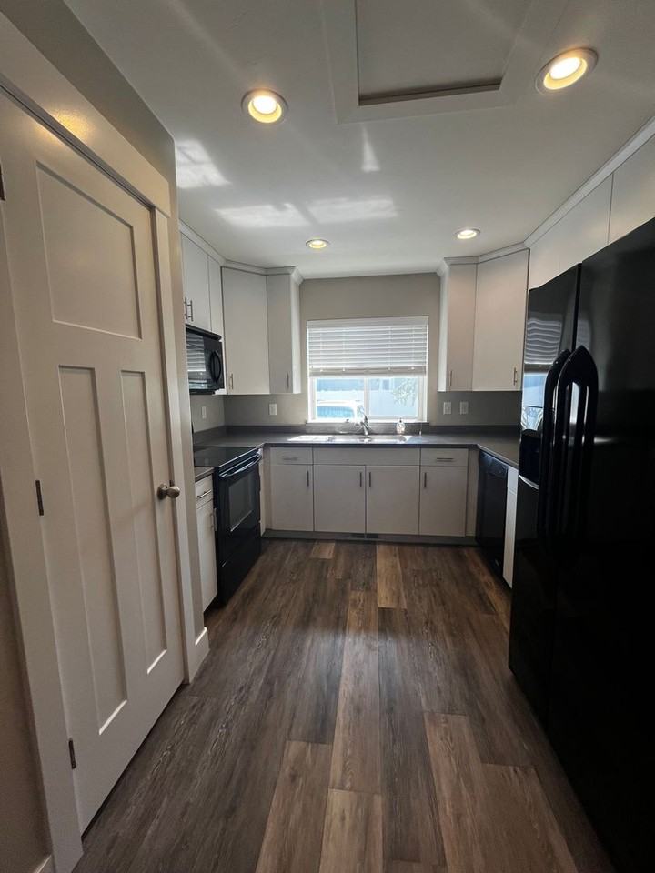 344 W 1360 N - Photo 2 of 14