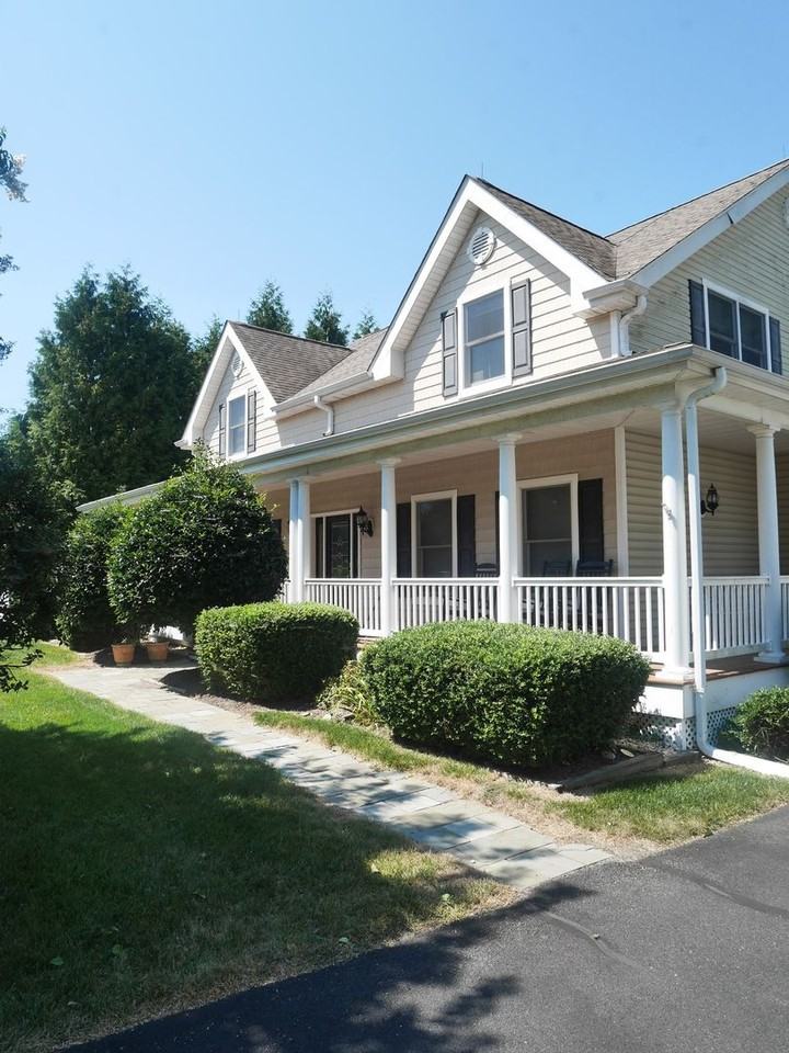 36 Harborview Rd - Photo 2 of 35