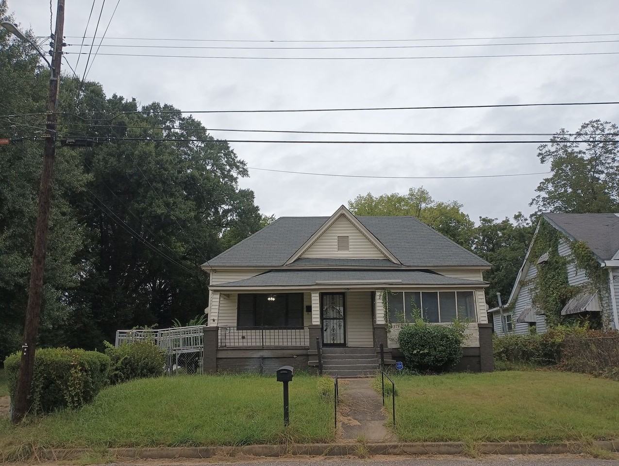 2313 E 3rd St - Photo 2 of 33