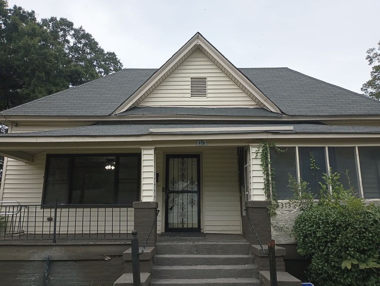 2313 E 3rd St - Photo 3 of 33