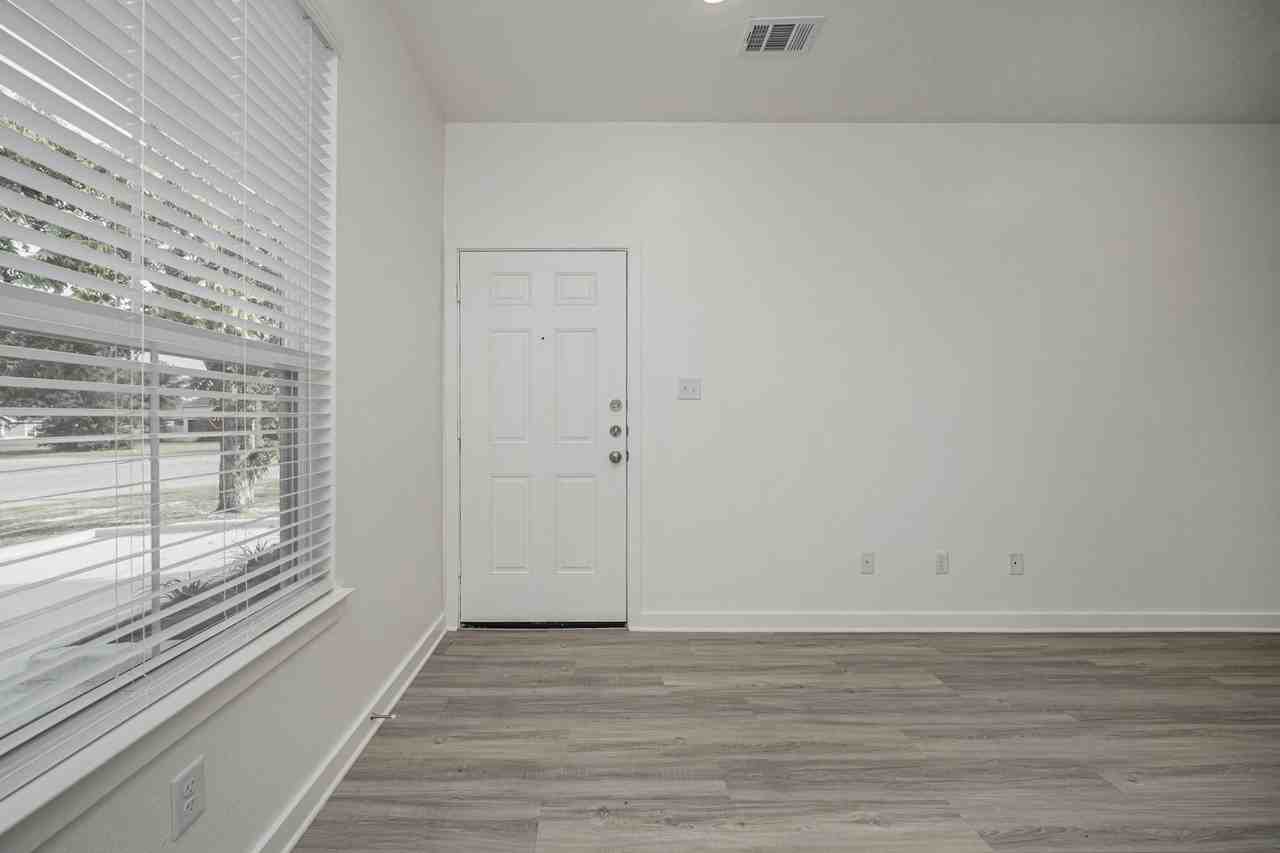 1608 W 5th St #1 - Photo 5 of 34